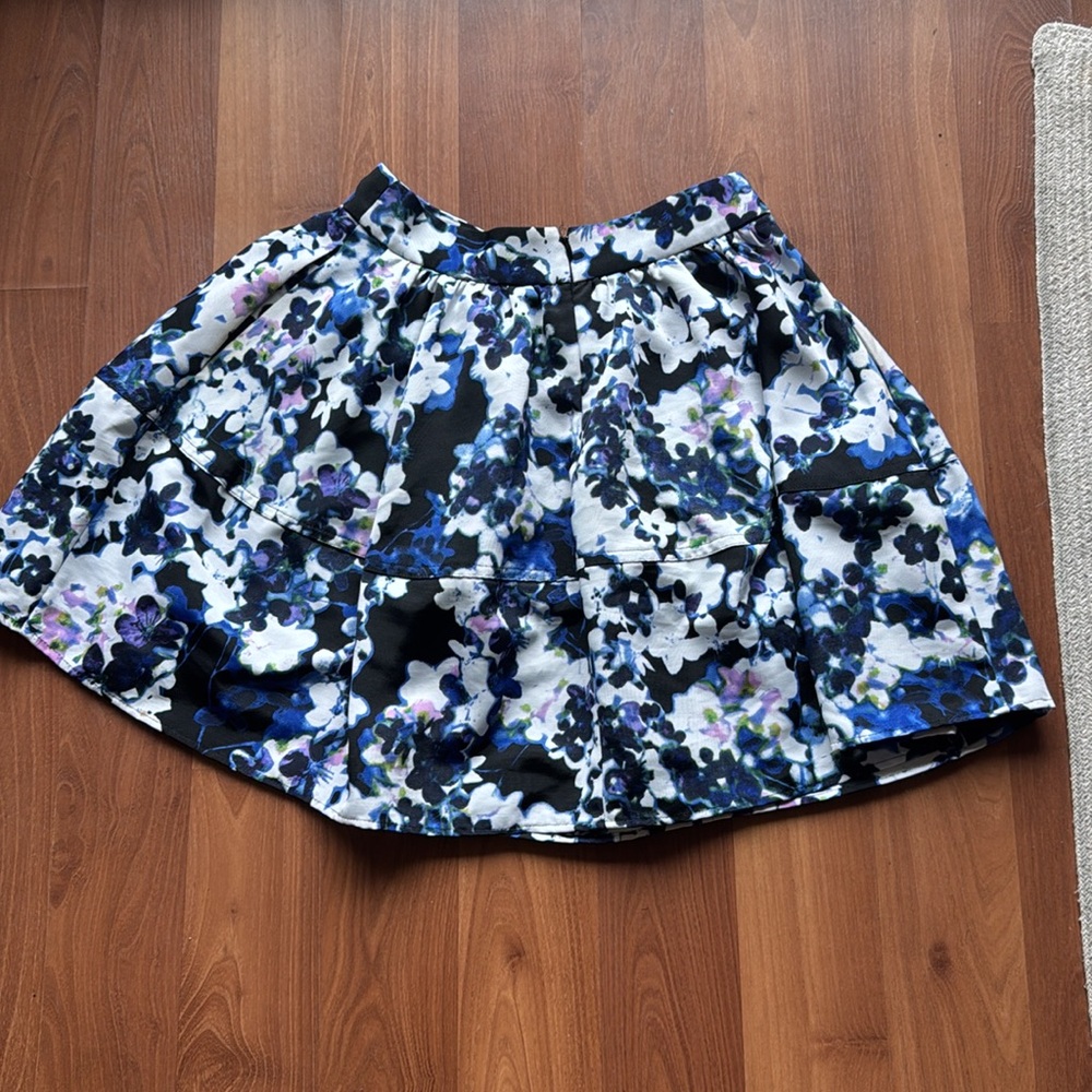 Express Skirt - Picture 3 of 4